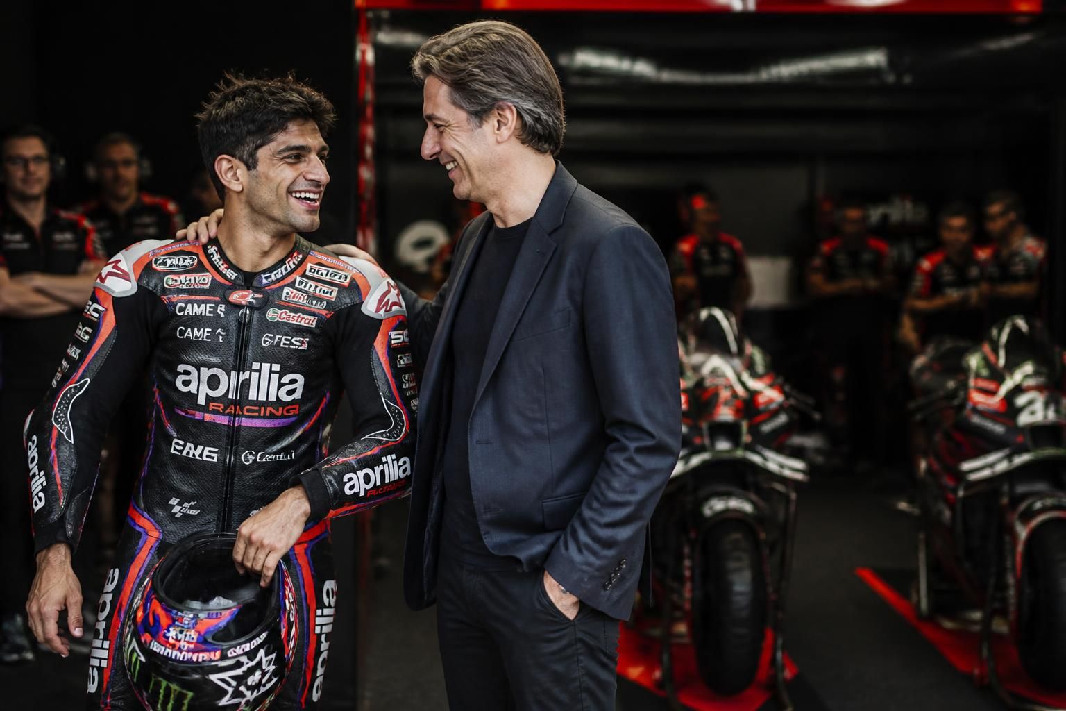 découvrez la surprise révélée par jorge martin concernant sa relation avec massimo rivola dans le monde d'aprilia.