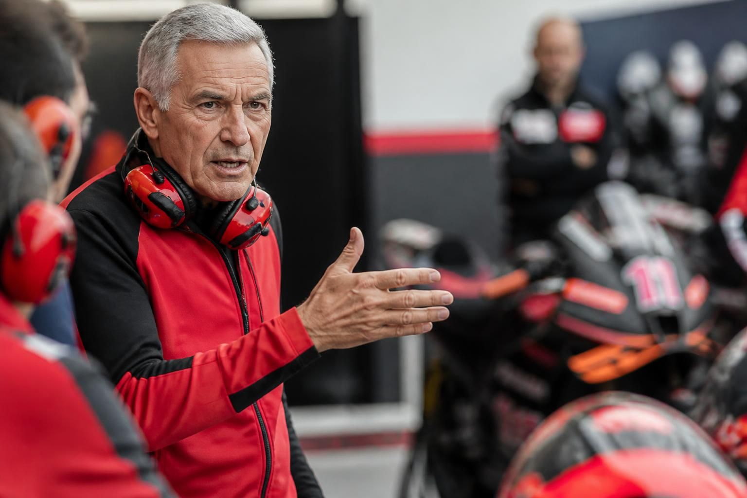 découvrez l'avertissement puissant de tardozzi à aprilia et son message fort destiné aux ingénieurs ducati dans le monde de la moto.