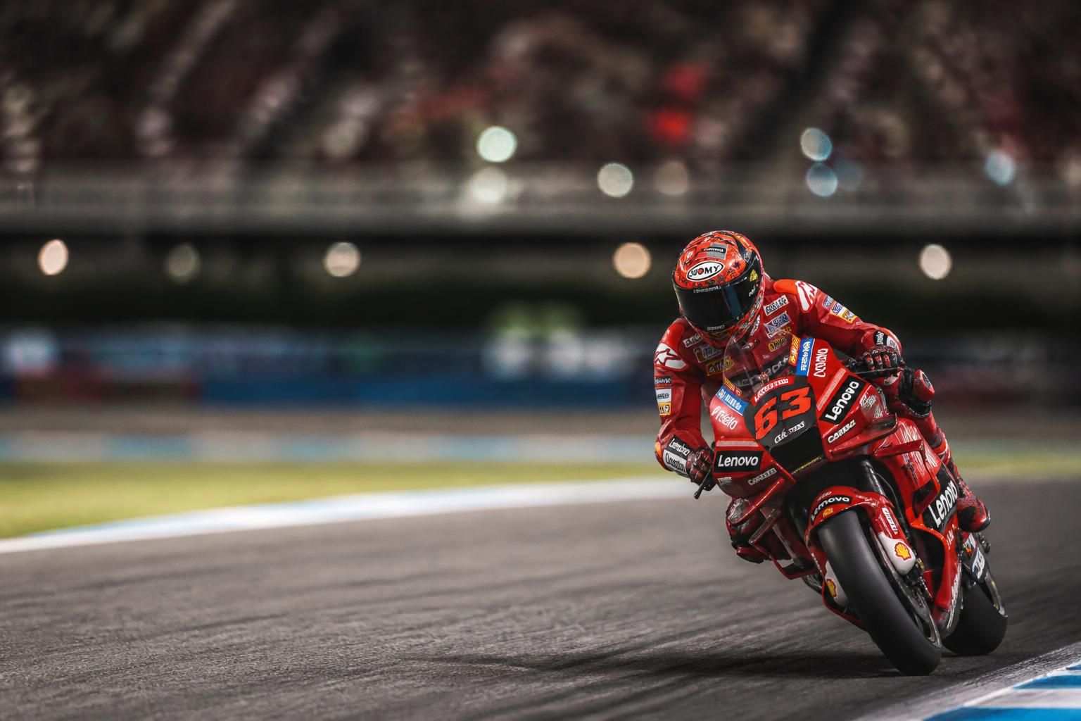 ducati célèbre une saison mémorable en annonçant la prolongation de contrat d’un de ses pilotes clés, renforçant ainsi son engagement pour de futurs succès.