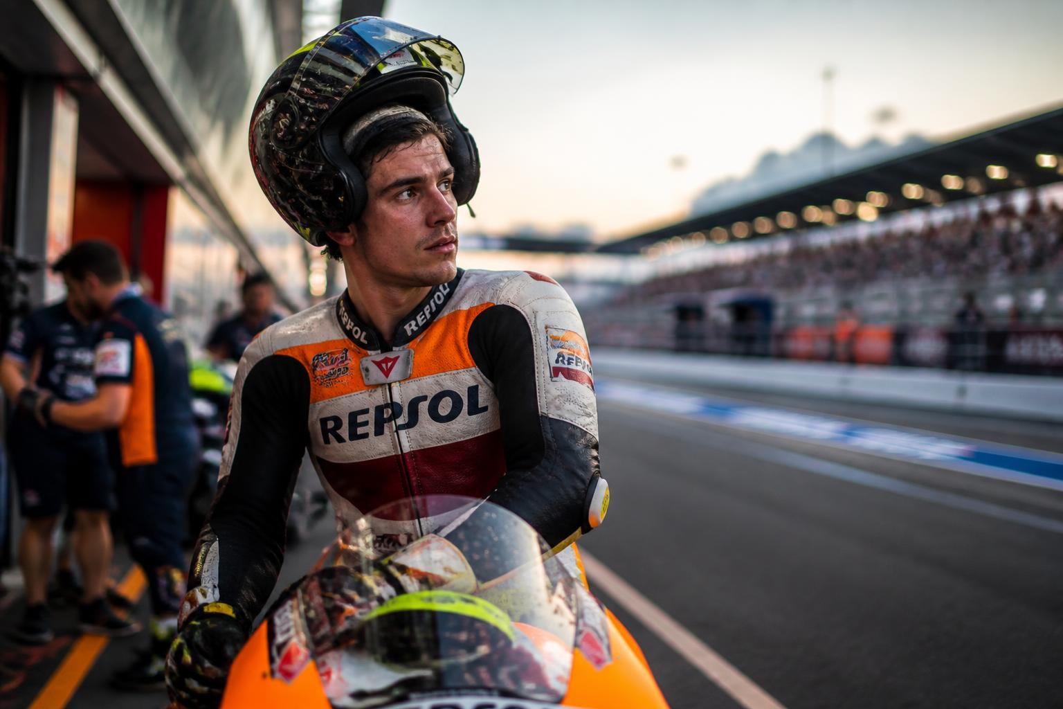 découvrez ce qui motive joan mir à persévérer en motogp malgré les moments de découragement et son envie d'abandonner.
