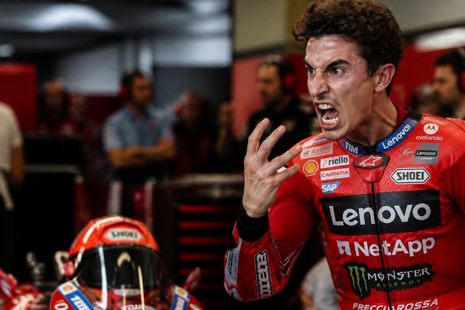 découvrez comment oscar haro révèle la colère intense de marc márquez chez ducati, avec une révélation explosive qui fait sensation dans le monde de la moto.