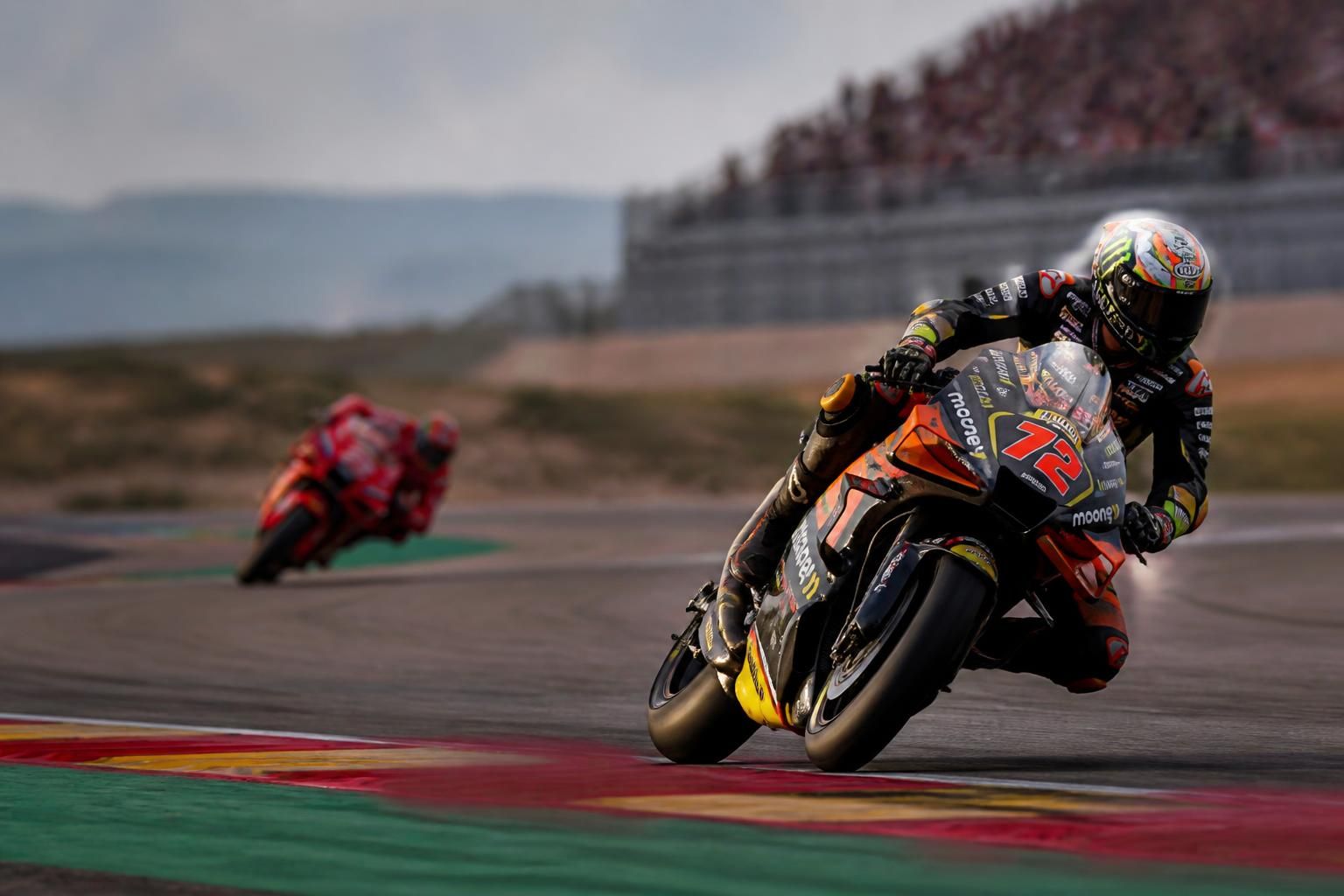 au gp d'aragon, bezzecchi impressionne par ses performances, mais reste vigilant face à márquez, qu'il considère comme un adversaire redoutable.