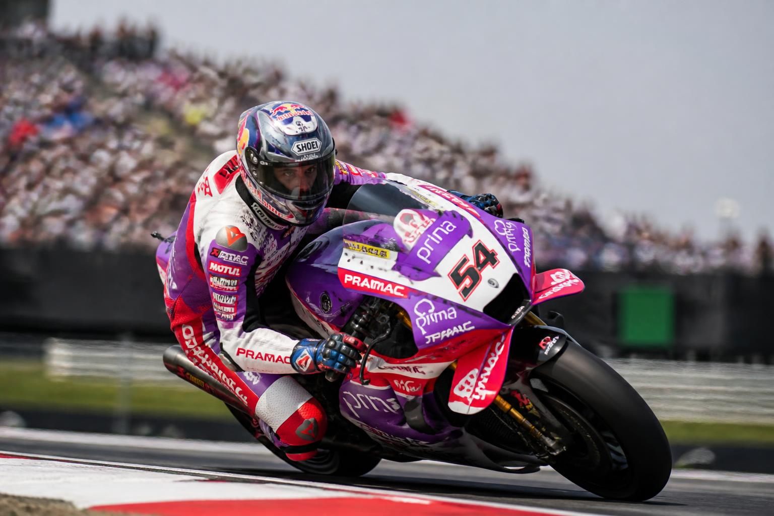 découvrez comment pramac relève le défi majeur de maintenir la flamme de razgatlioglu, en assurant performance et passion au cœur de la compétition.
