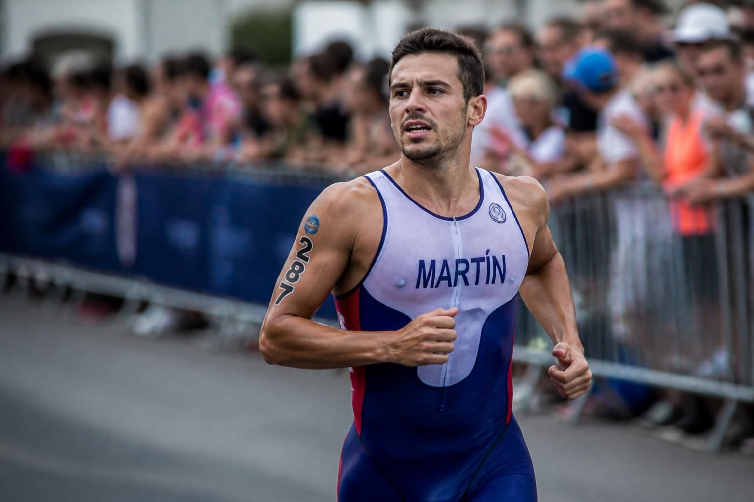 découvrez comment martín a limité les dégâts avec une performance exceptionnelle, atteignant un top 5 bien au-delà de ses attentes.