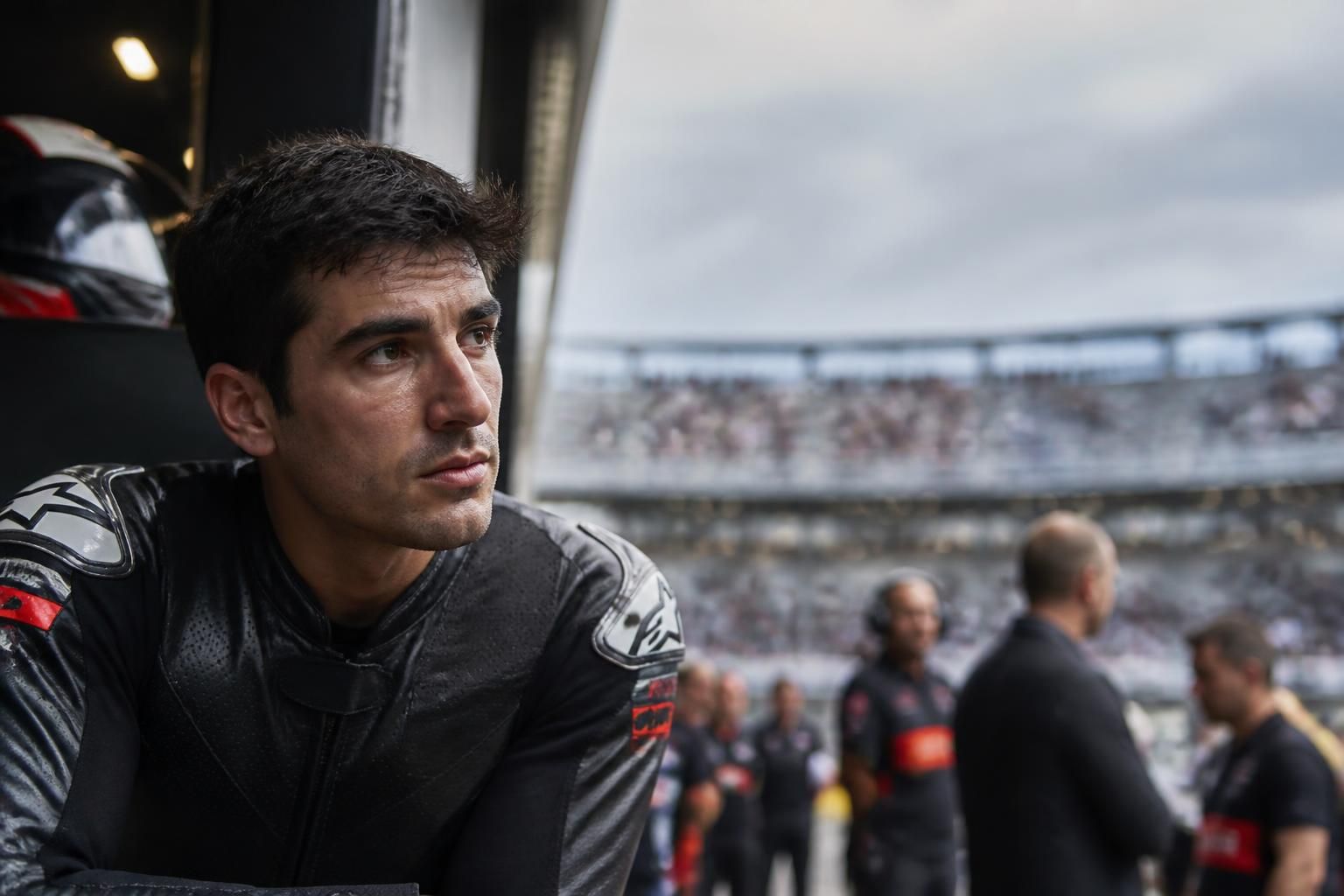 maverick viñales sera absent une fois de plus du grand prix d'aragón, privant les fans d'une performance attendue sur cette course emblématique.