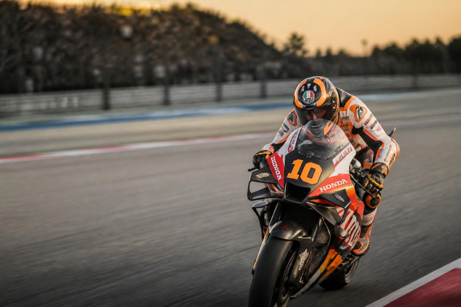 découvrez les enjeux de l'avenir incertain de honda en motogp pour 2027, avec marini qui met en lumière une faiblesse inquiétante pour l'équipe.