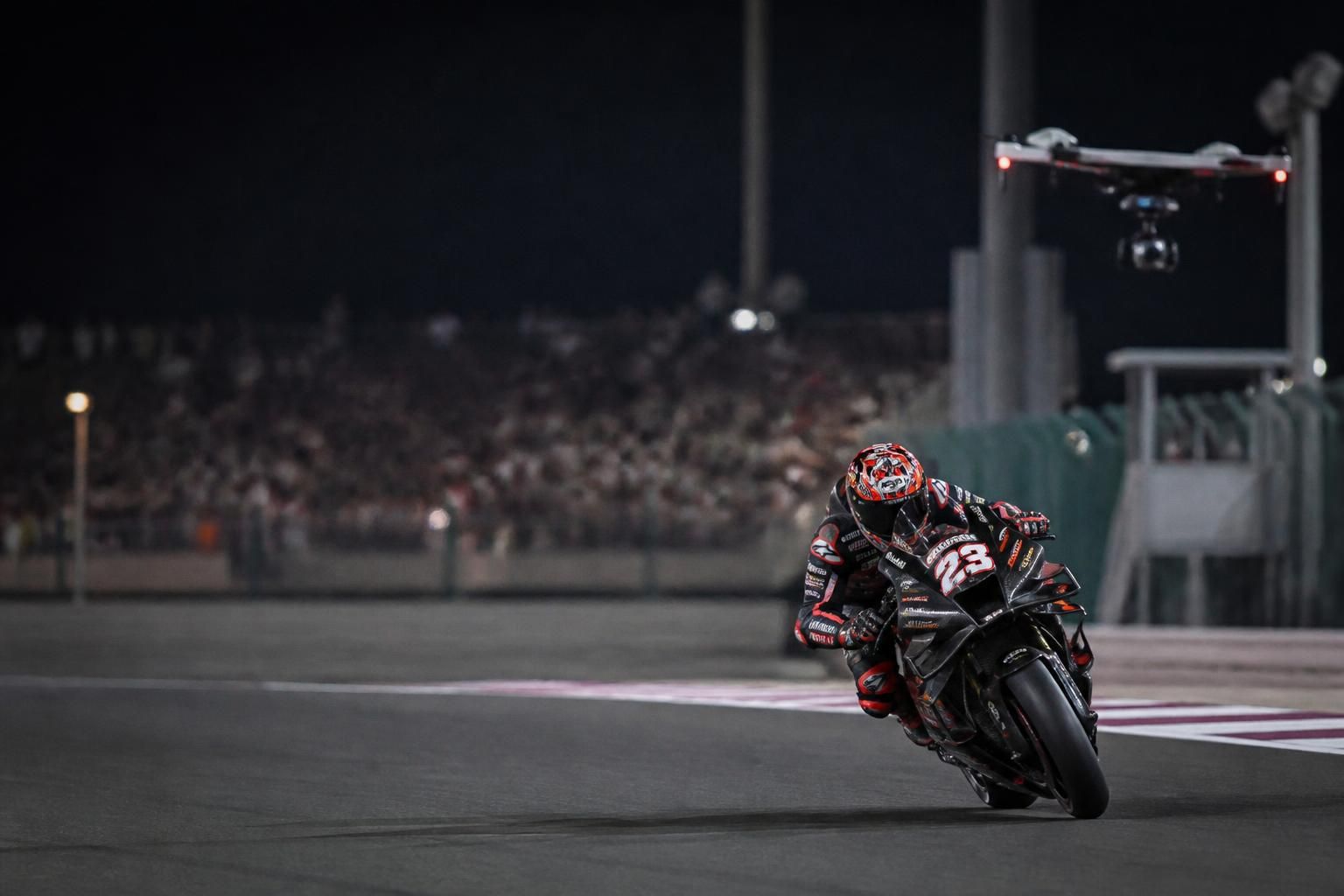 découvrez les enjeux du motogp au qatar face à une menace imminente et explorez une solution inattendue qui pourrait changer le cours de la compétition.