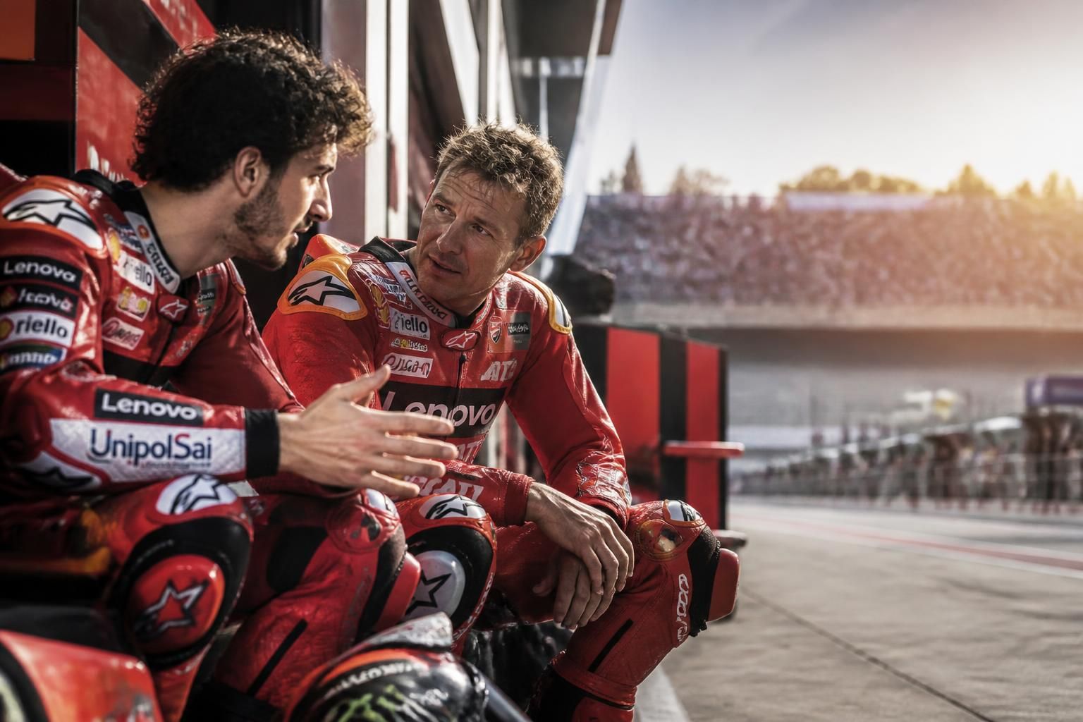 découvrez comment stoner exprime son empathie face aux défis que rencontre bagnaia au sein de l'équipe ducati, mettant en lumière les enjeux et la solidarité dans le sport moto.