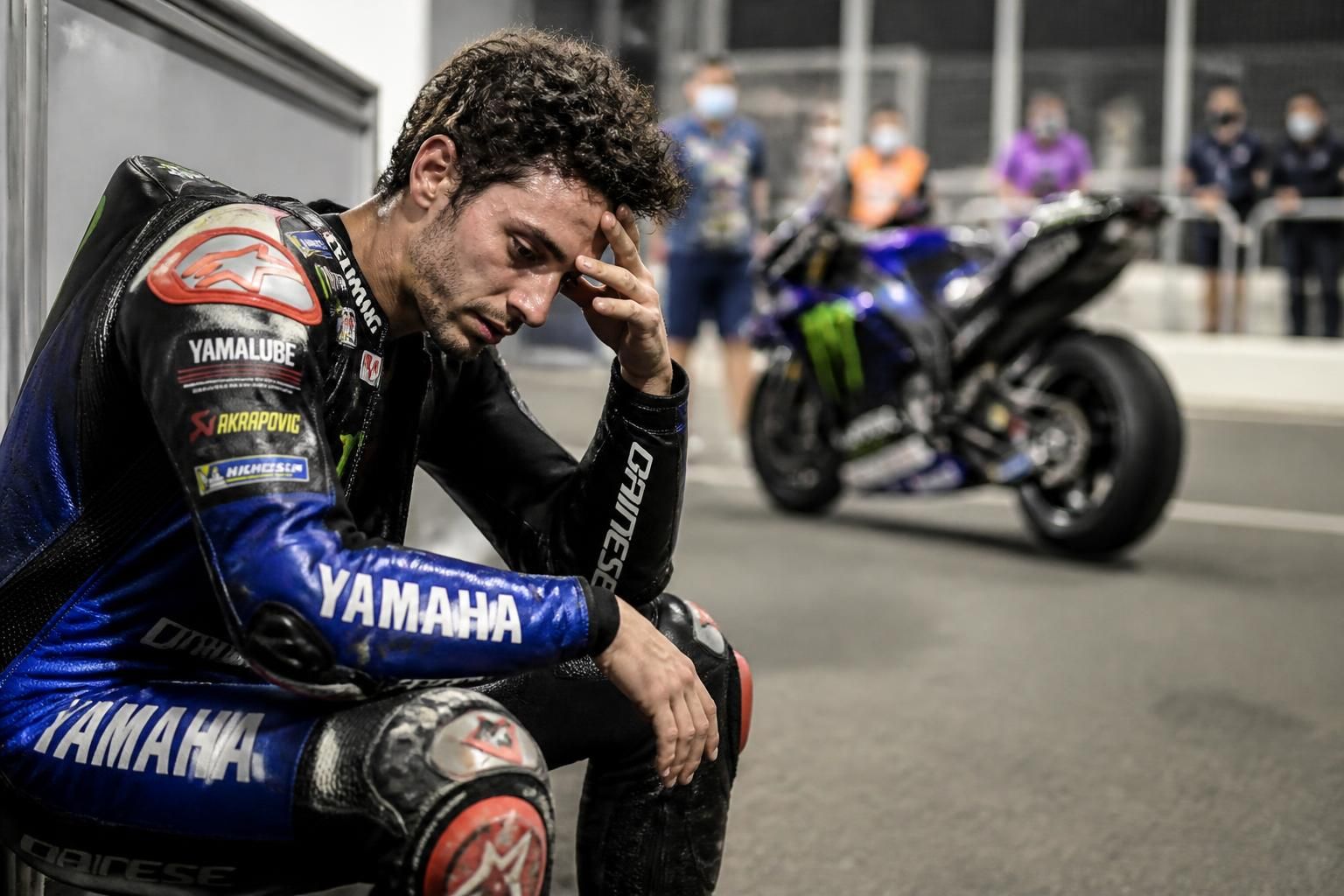 álex rins met fin prématurément à sa saison de compétition moto en raison d'une blessure, mettant un terme anticipé à ses performances cette année.