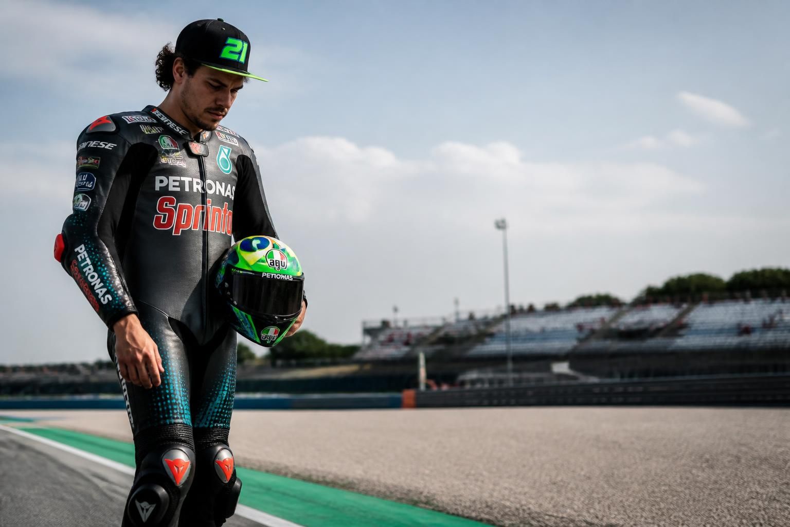 découvrez les défis auxquels morbidelli fait face avant son dernier grand prix à misano lors du gp de saint-marin. suivez toute l'actualité et les enjeux de cette course décisive.