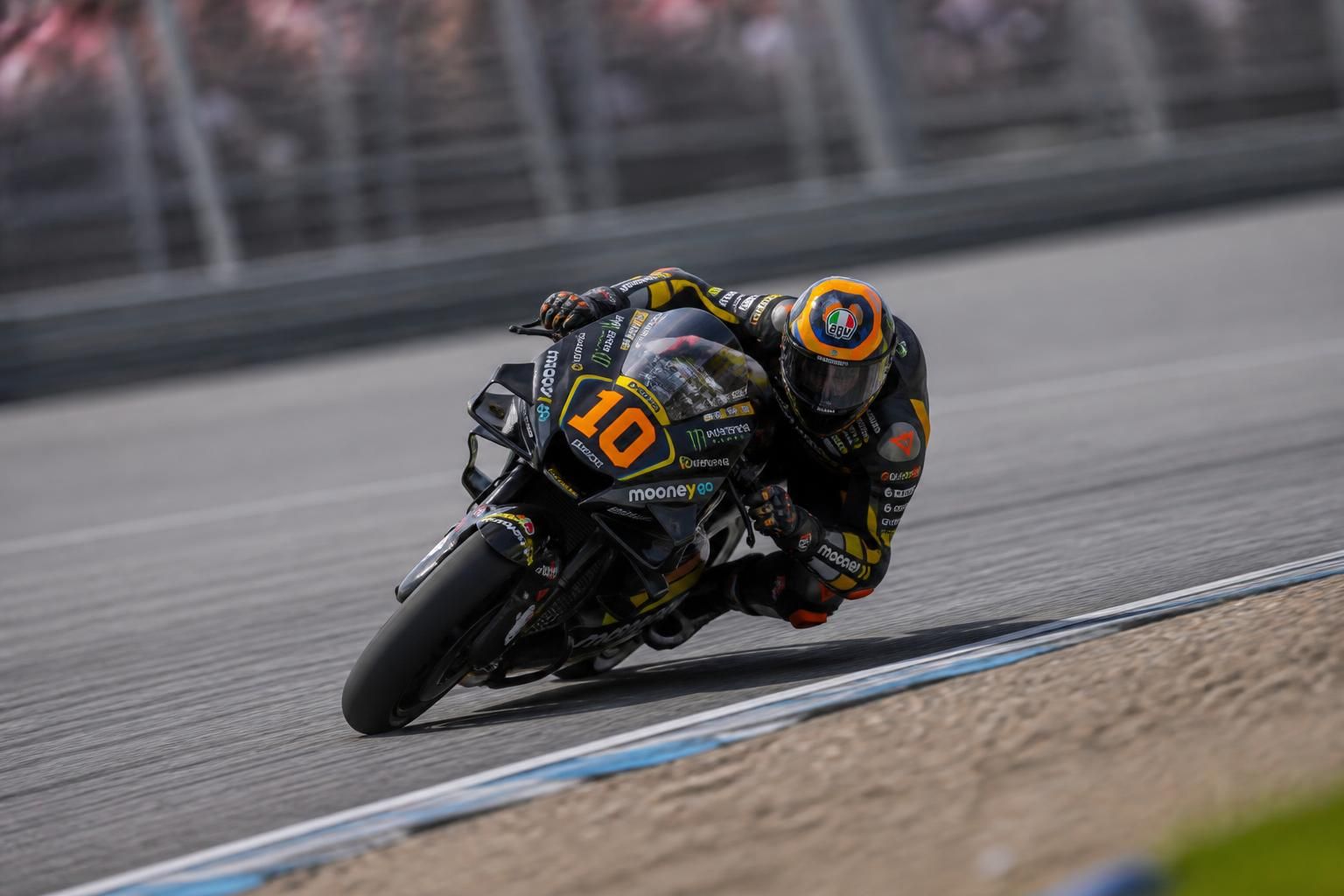 découvrez l'analyse de luca marini sur l'adaptation de son gabarit au pneu renforcé, avec une expérience unique après avoir roulé par 20°c de plus.