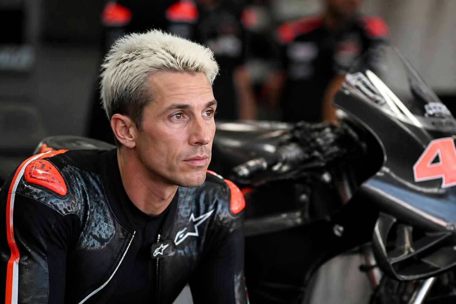 découvrez l'impatience d'espargaró à l'approche du retour trÚs attendu de viñales en motogp, une rivalité qui promet des courses passionnantes.