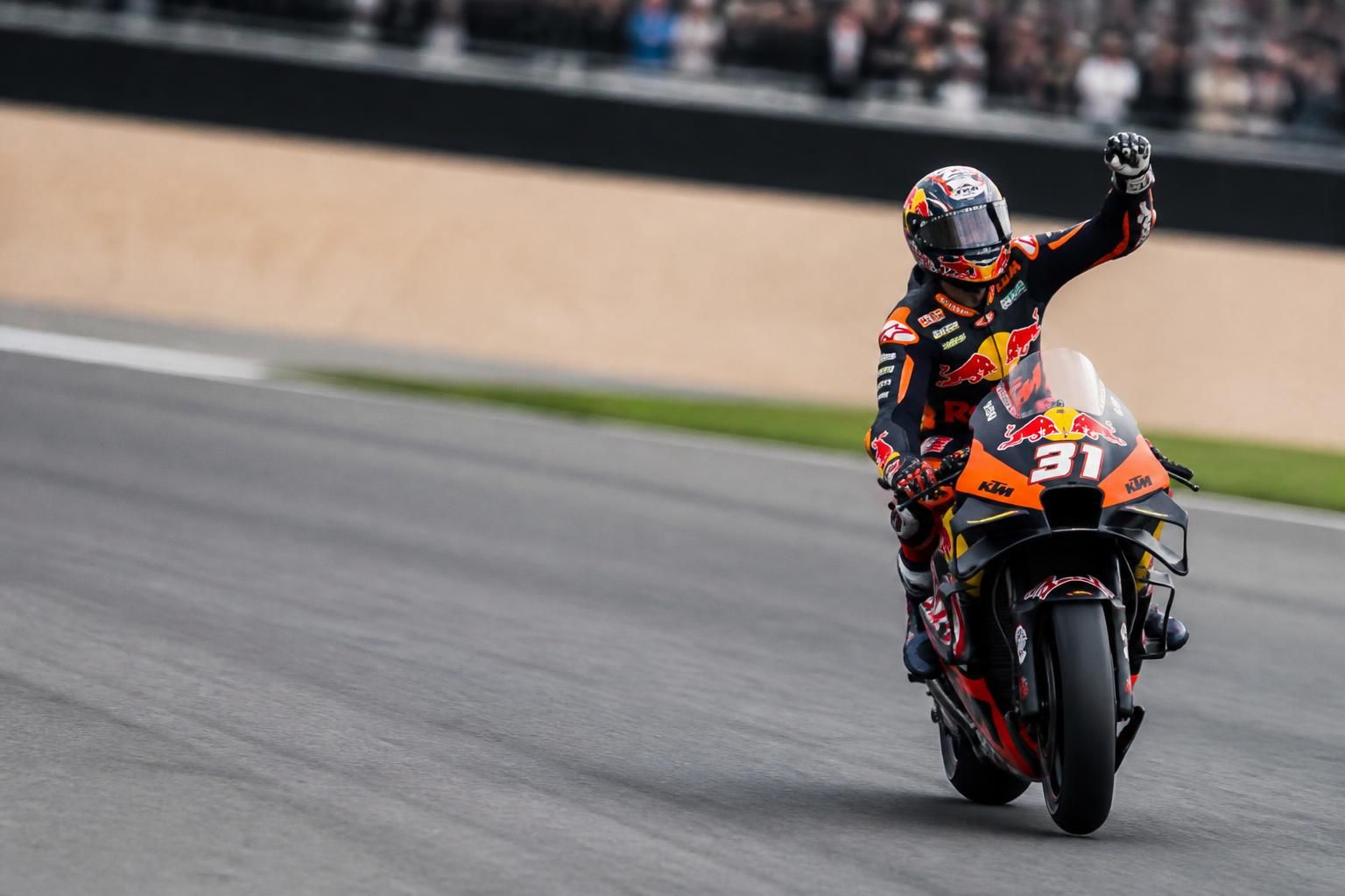 découvrez comment la victoire d'acosta en motogp révÚle la principale menace pesant sur ktm dans la compétition.