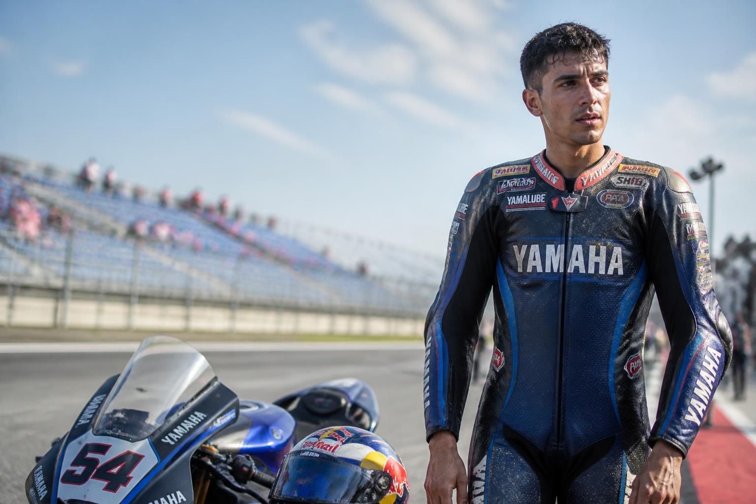 razgatlioglu termine le grand prix d'autriche avec une grande frustration, tout en montrant un profond respect pour yamaha et ses performances.