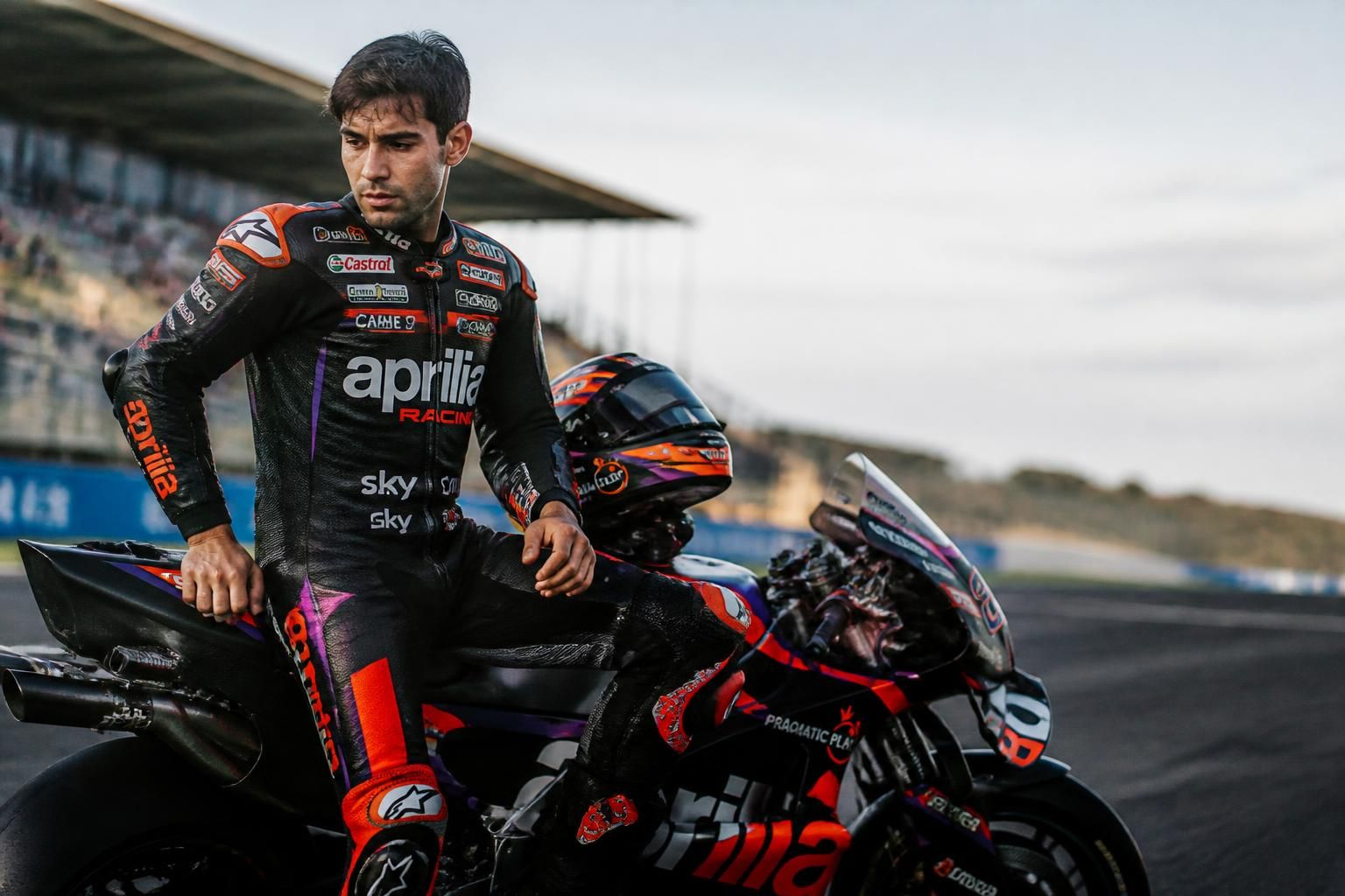 lors des essais du grand prix d'australie, jorge martín, dernier pilote aprilia, partage une révélation préoccupante qui pourrait impacter les performances de l'équipe.