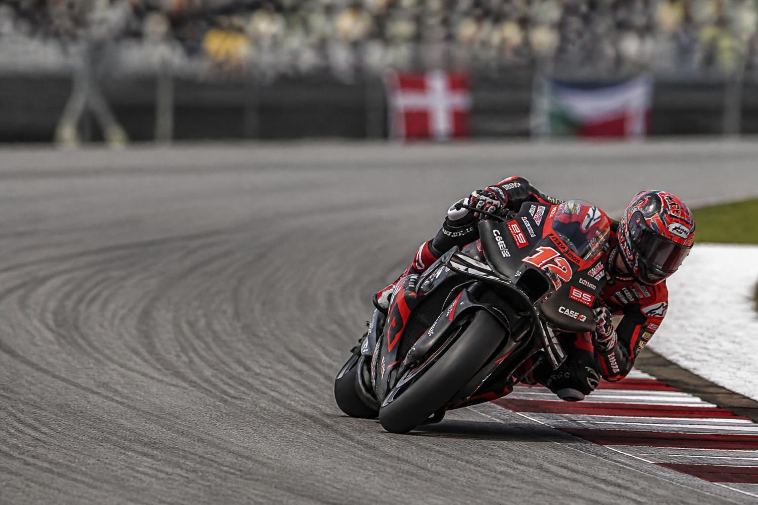 découvrez le retour tant attendu d'un pilote emblématique au grand prix de malaisie en motogp, après une longue pause. suivez toutes les émotions et les performances sur la piste !