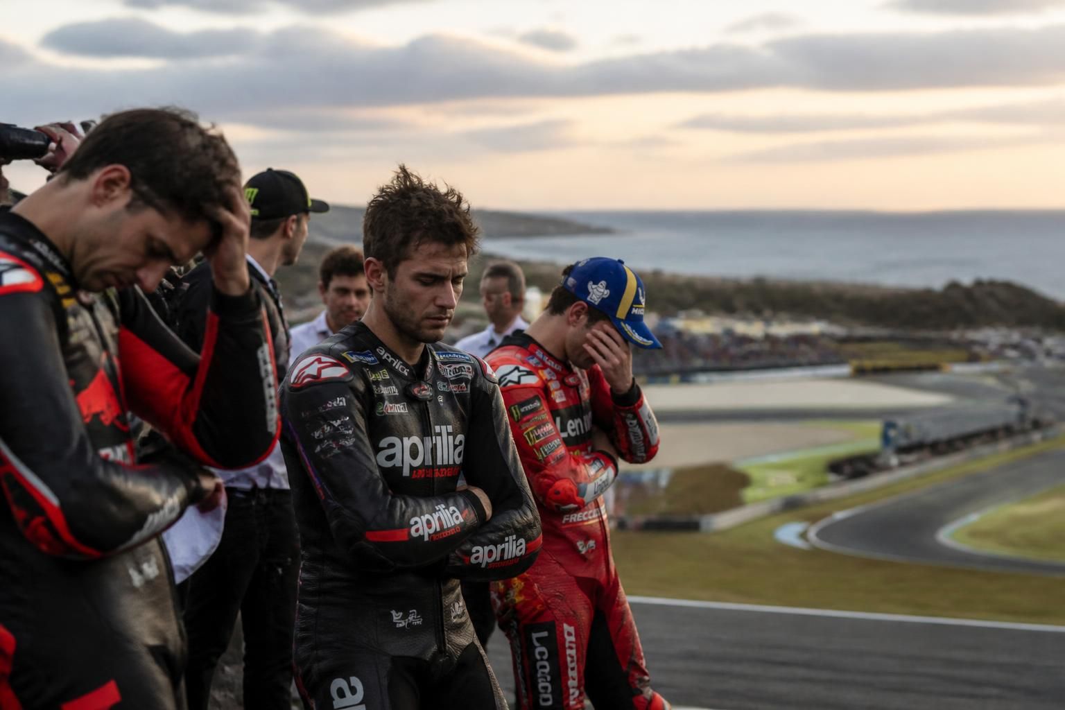 découvrez pourquoi les pilotes motogp expriment leur grande déception face à la fin de la course sur le mythique circuit de phillip island.